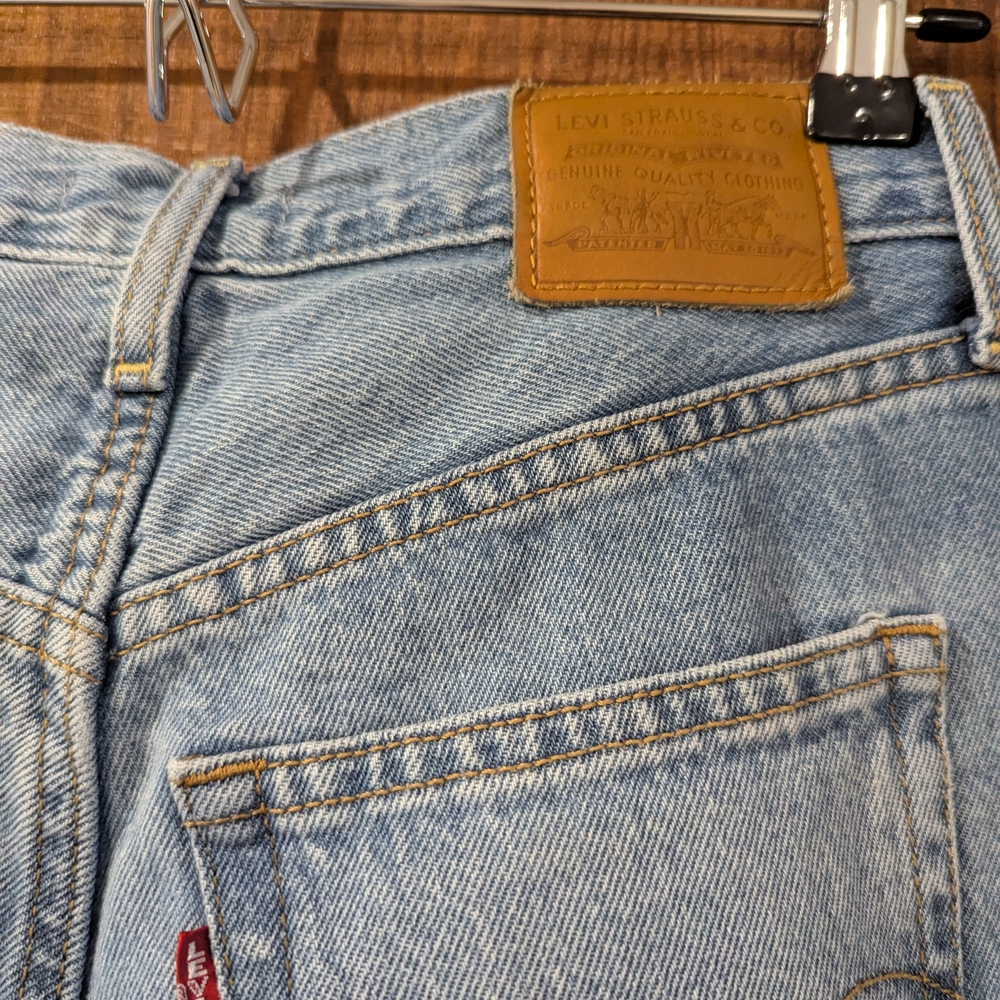 Classic Light Blue Denim Jeans - Picture 5 of 6